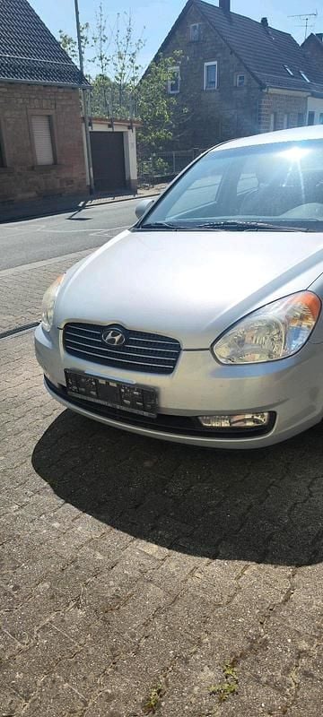 Blau Gebraucht 2009 Hyundai Accent Limousine | 1.500 € (Guter Preis) - Bild 1/4