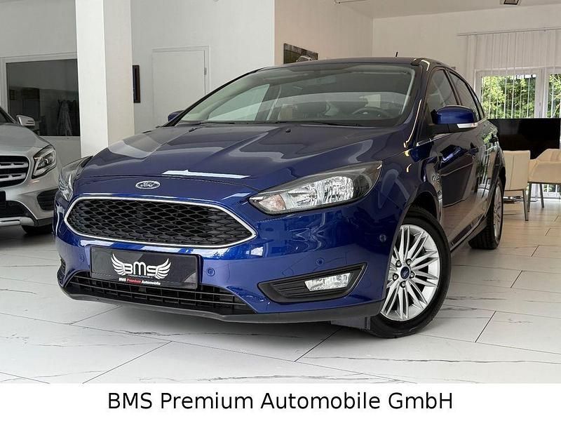 Blau Gebraucht 2018 Ford Focus Limousine | 10.975 € (Guter Preis) - Bild 1/4
