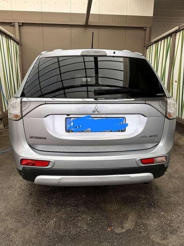 Gebraucht Mitsubishi Outlander Plus 150 PS (110 kW) 2015 SUV