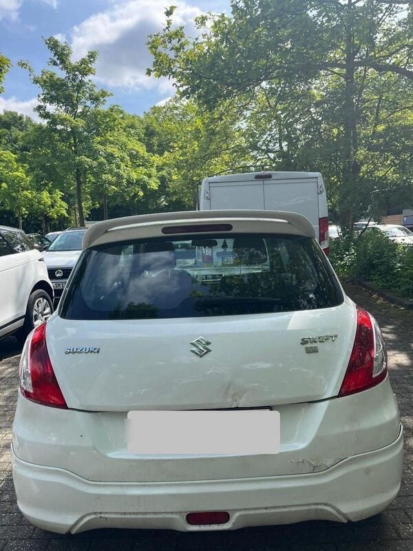 Weiß Gebraucht 2010 Suzuki Swift Basic Limousine | 3.250 € (Fairer Preis) - Bild 1/4
