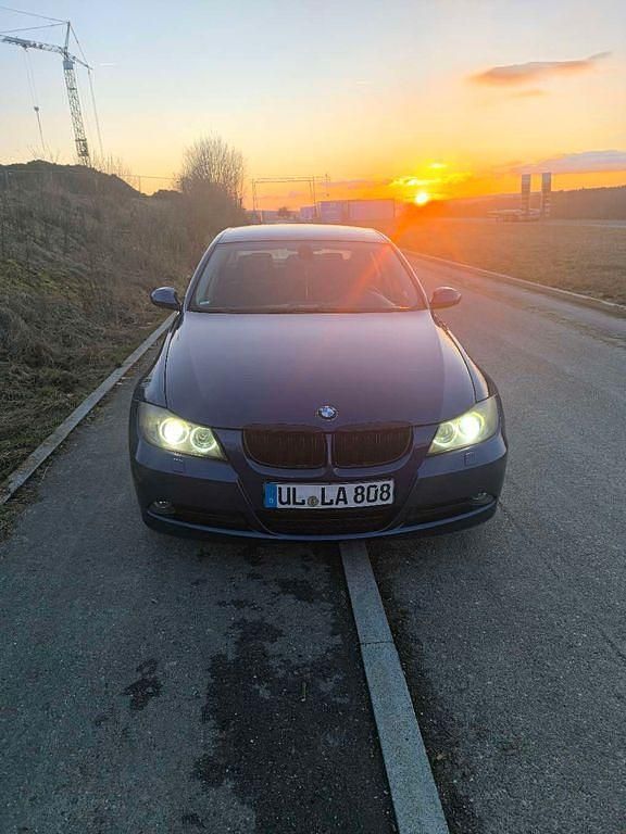 Gebraucht BMW 318 143 PS (105 kW) 2007 Blau Limousine