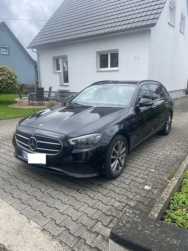 Schwarz Gebraucht 2021 Mercedes E300 Kombi | 30.490 € (Fairer Preis) - Bild 1/4