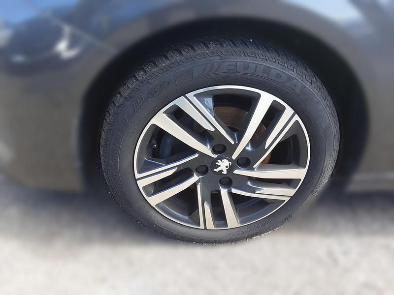 Gebraucht Peugeot 208 Active 101 PS (74 kW) 2023 Metfa platinium grau Kleinwagen