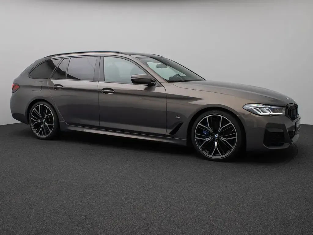 Gebraucht BMW 530 M Sport 286 PS (210 kW) 2023 Grau Limousine