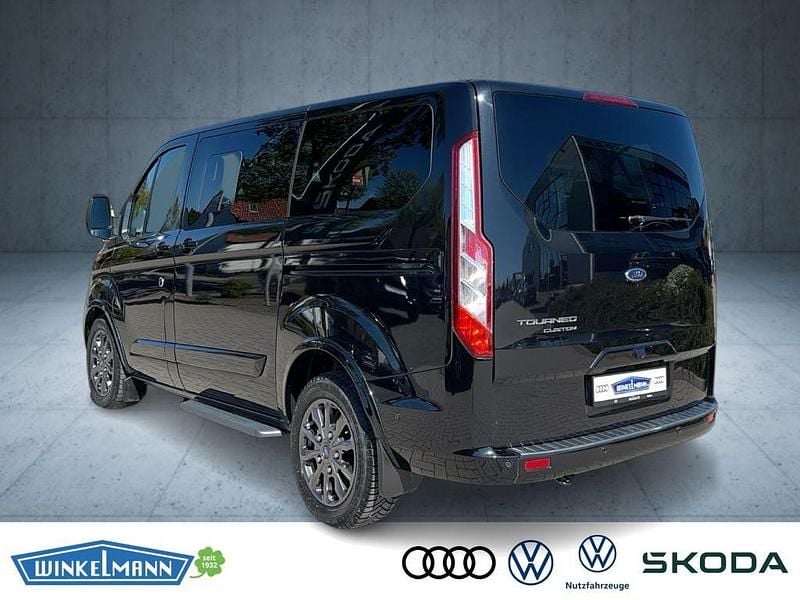 Gebraucht Ford Tourneo Titanium 131 PS (96 kW) 2022 Schwarz Kombi