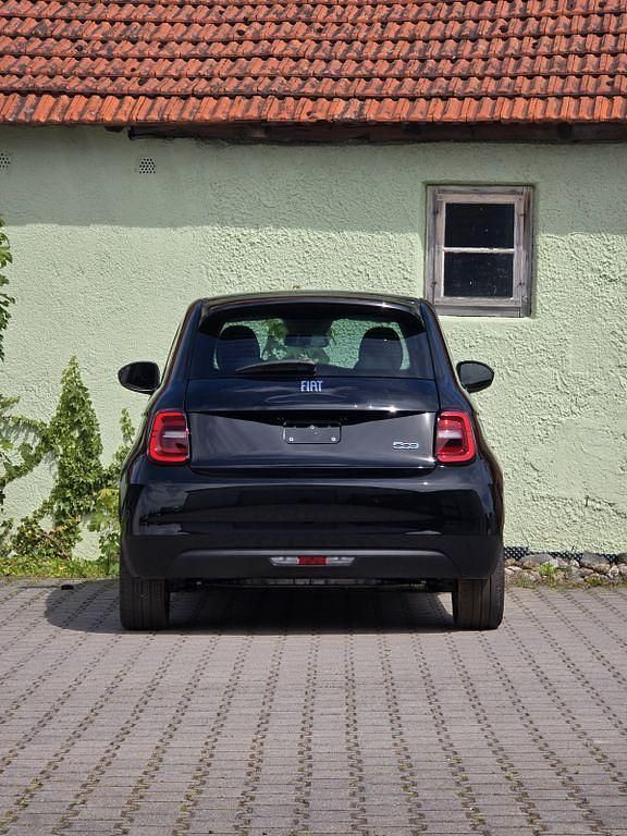 Gebraucht Fiat 500e 86 kW (118 PS) 2023 Schwarz Kleinwagen