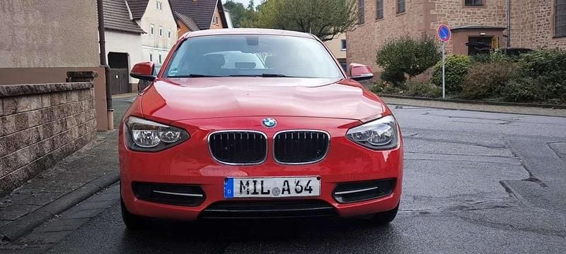 Rot Gebraucht 2015 BMW 116 Sport Line Kleinwagen | 6.500 € (Superpreis) - Bild 1/4