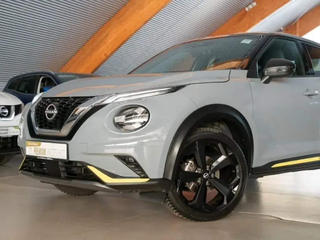 Gebraucht Nissan Juke 114 PS (83 kW) 2022 Ceramic grey/dach in black metallic (metallic) SUV