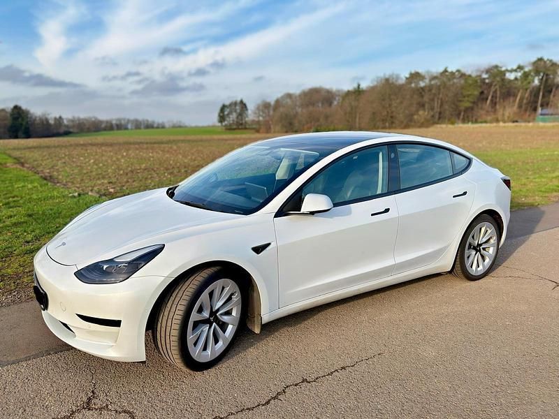 Gebraucht Tesla Model 3 Standard Range Plus 208 kW (283 PS) 2021 Weiß Limousine