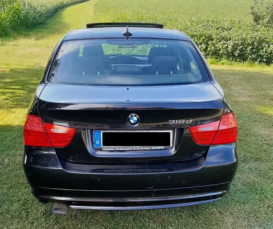 Gebraucht BMW 316 116 PS (85 kW) 2010 Schwarz Limousine