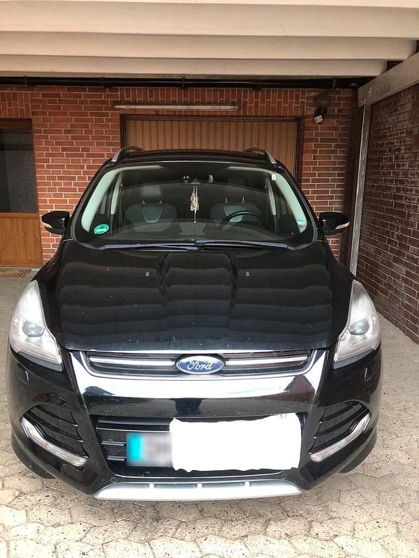Gebraucht Ford Kuga Individual 179 PS (131 kW) 2016 Schwarz SUV