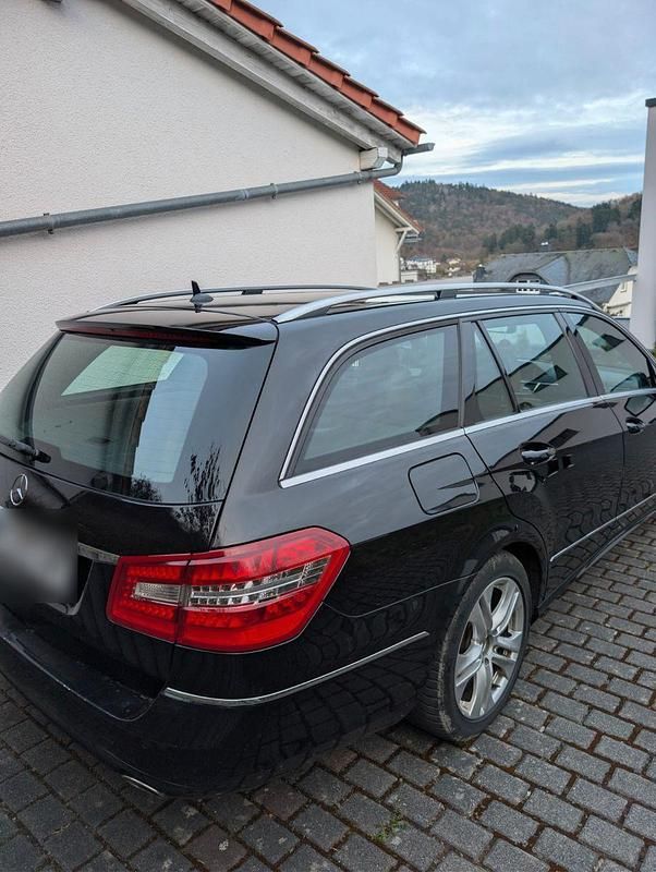 Gebraucht Mercedes E320 Avantgarde 224 PS (164 kW) 2010 Schwarz Kombi