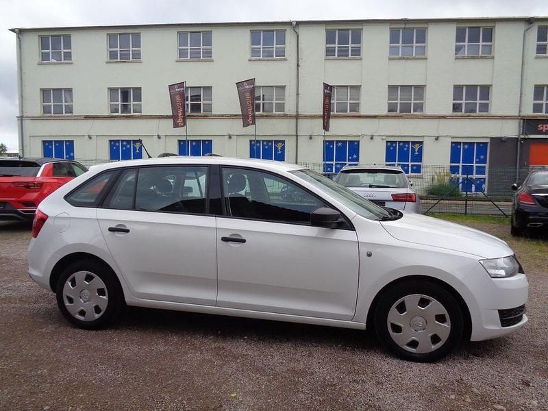 Gebraucht Skoda Rapid Active 86 PS (63 kW) 2013 Weiß Limousine