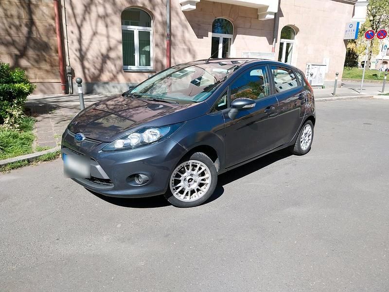 Gebraucht Ford Fiesta 80 PS (58 kW) 2010 Grau Kleinwagen