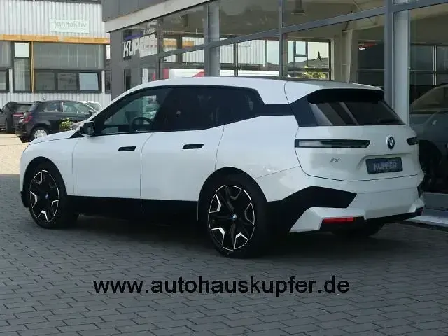 Gebraucht BMW iX Sport Line 384 kW (523 PS) 2023 Mineralweiss SUV