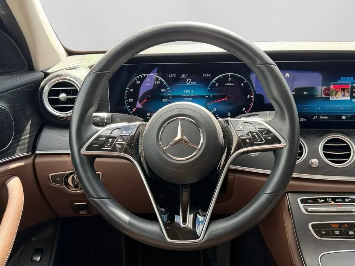 Gebraucht Mercedes E400 Exclusive 340 PS (250 kW) 2022 Schwarz Limousine