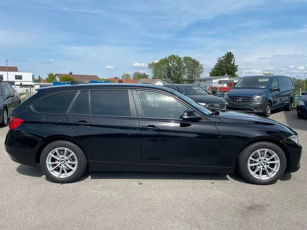 Gebraucht BMW 318 143 PS (105 kW) 2013 Schwarz Kombi