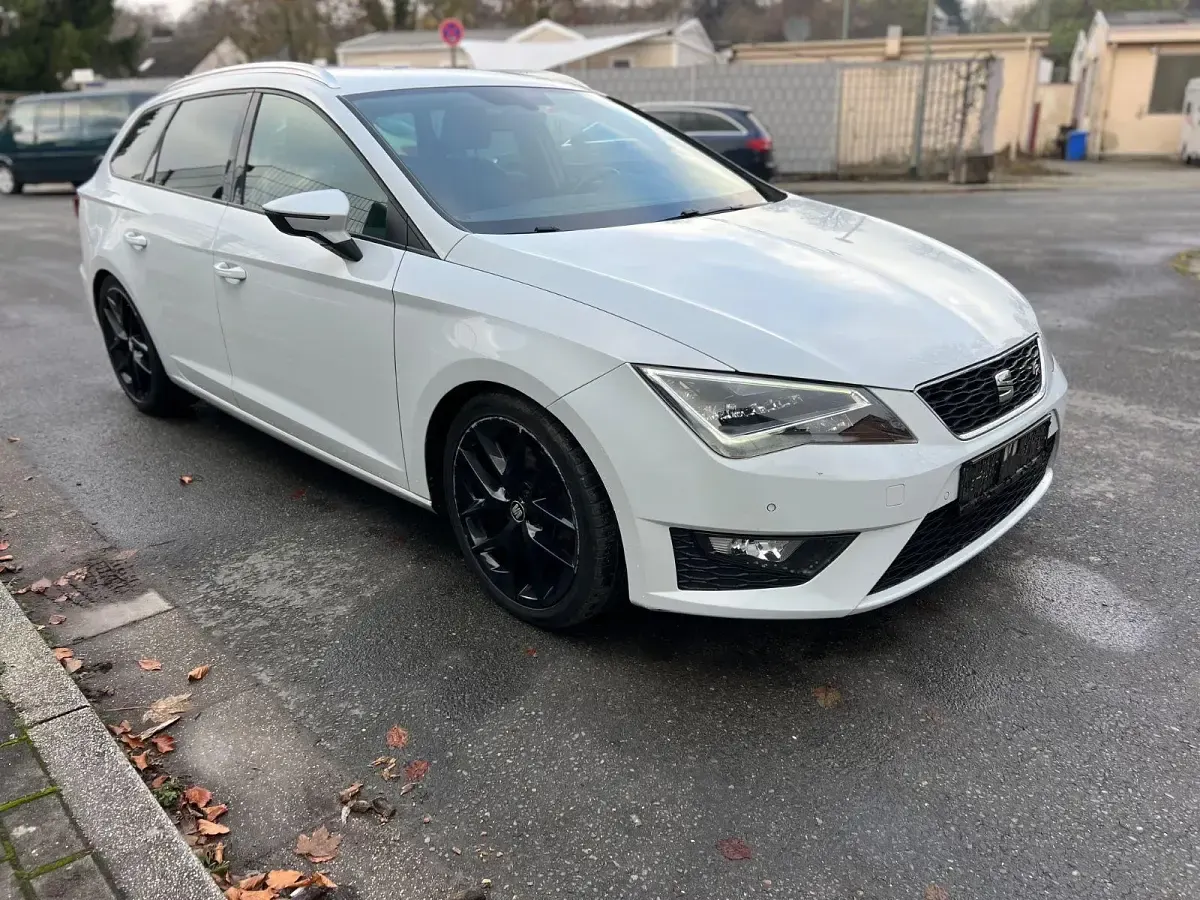 Używany Seat Leon ST FR 184 KM (135 kW) 2016 Biały Kombi