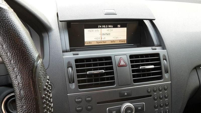 Gebraucht Mercedes C180 156 PS (114 kW) 2011 Silber Limousine