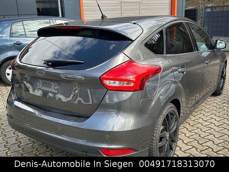 Gebraucht Ford Focus Business Edition 101 PS (74 kW) 2015 Grau Limousine