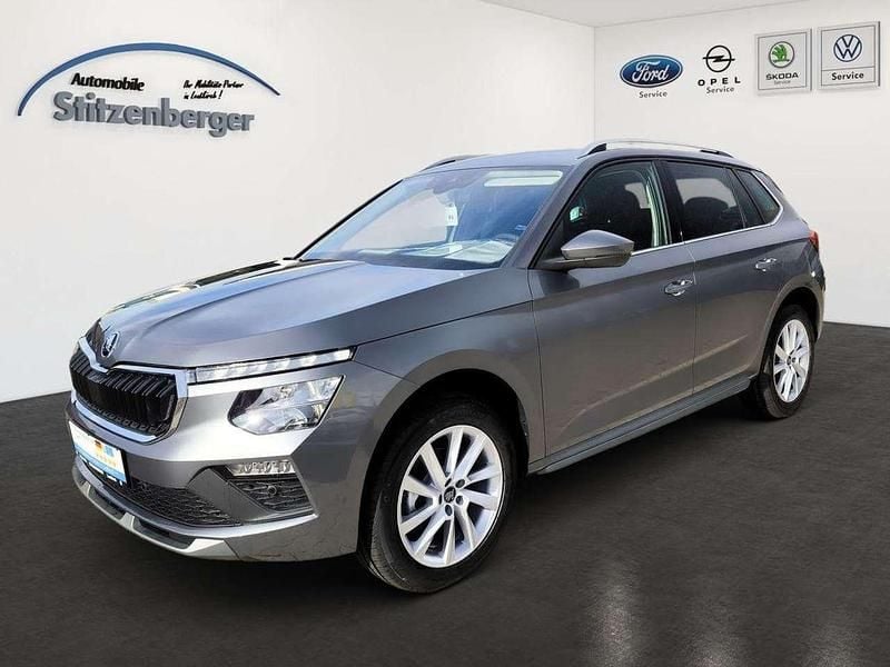 Graphitegrau metallic Neu 2025 Skoda Kamiq Selection SUV | 27.490 € (Guter Preis) - Bild 1/4