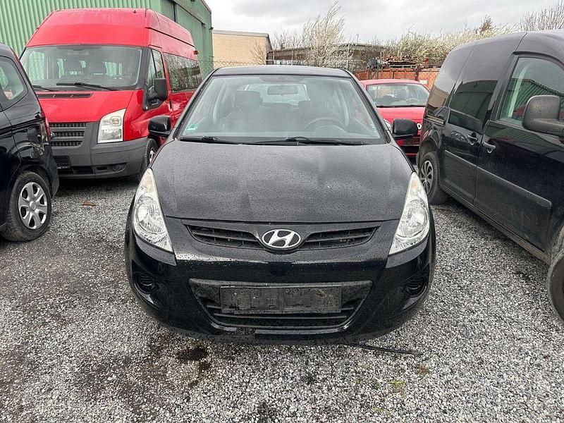 Gebraucht Hyundai i20 75 PS (55 kW) 2012 Schwarz Kleinwagen