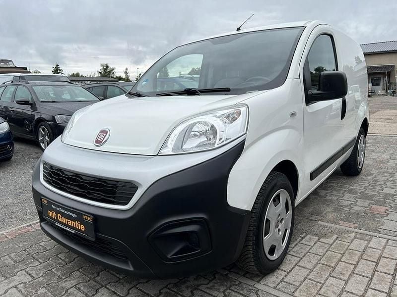 Weiß Gebraucht 2019 Fiat Fiorino Van / Kleinbus | 7.590 € (Fairer Preis) - Bild 1/4