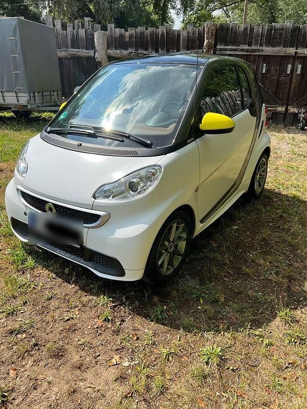 Weiß Gebraucht 2013 Smart ForTwo Coupé Coupé | 8.999 € (Teuer) - Bild 1/4