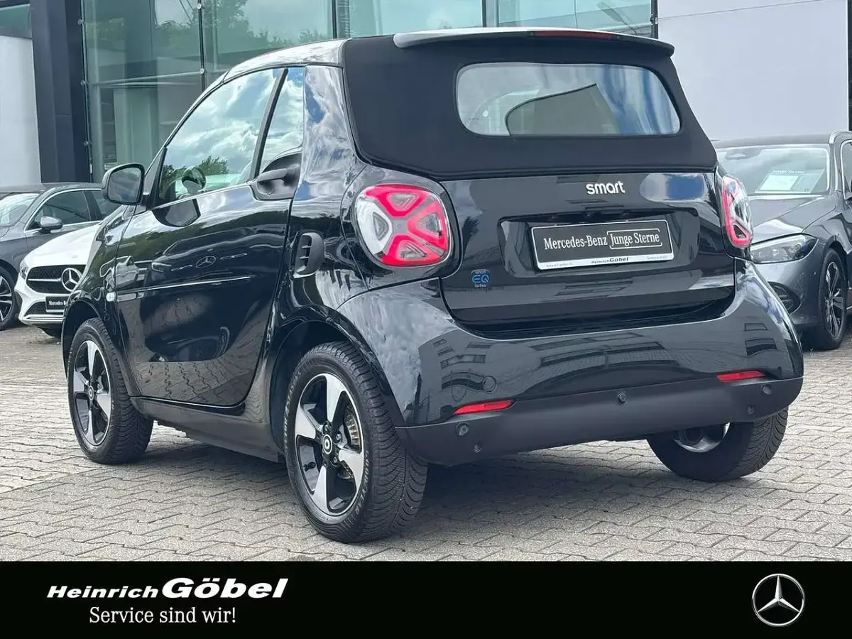 Gebraucht Smart ForTwo Electric Drive Passion 60 kW (82 PS) 2024 Bodypanels in black Cabrio