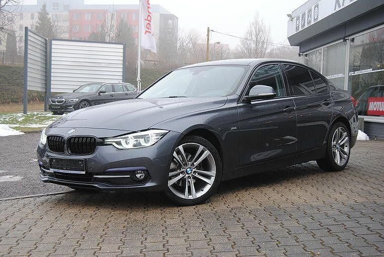 Grau Gebraucht 2016 BMW 318 Sport Line Limousine | 14.990 € (Fairer Preis) - Bild 1/4
