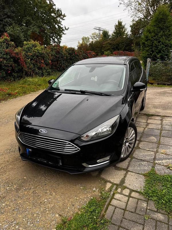 Schwarz Gebraucht 2015 Ford Focus Titanium Kombi | 6.990 € (Fairer Preis) - Bild 1/4