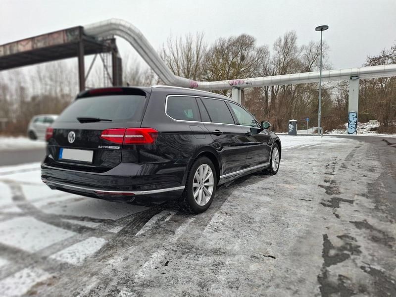 Gebraucht VW Passat Highline 150 PS (110 kW) 2016 Schwarz Kombi