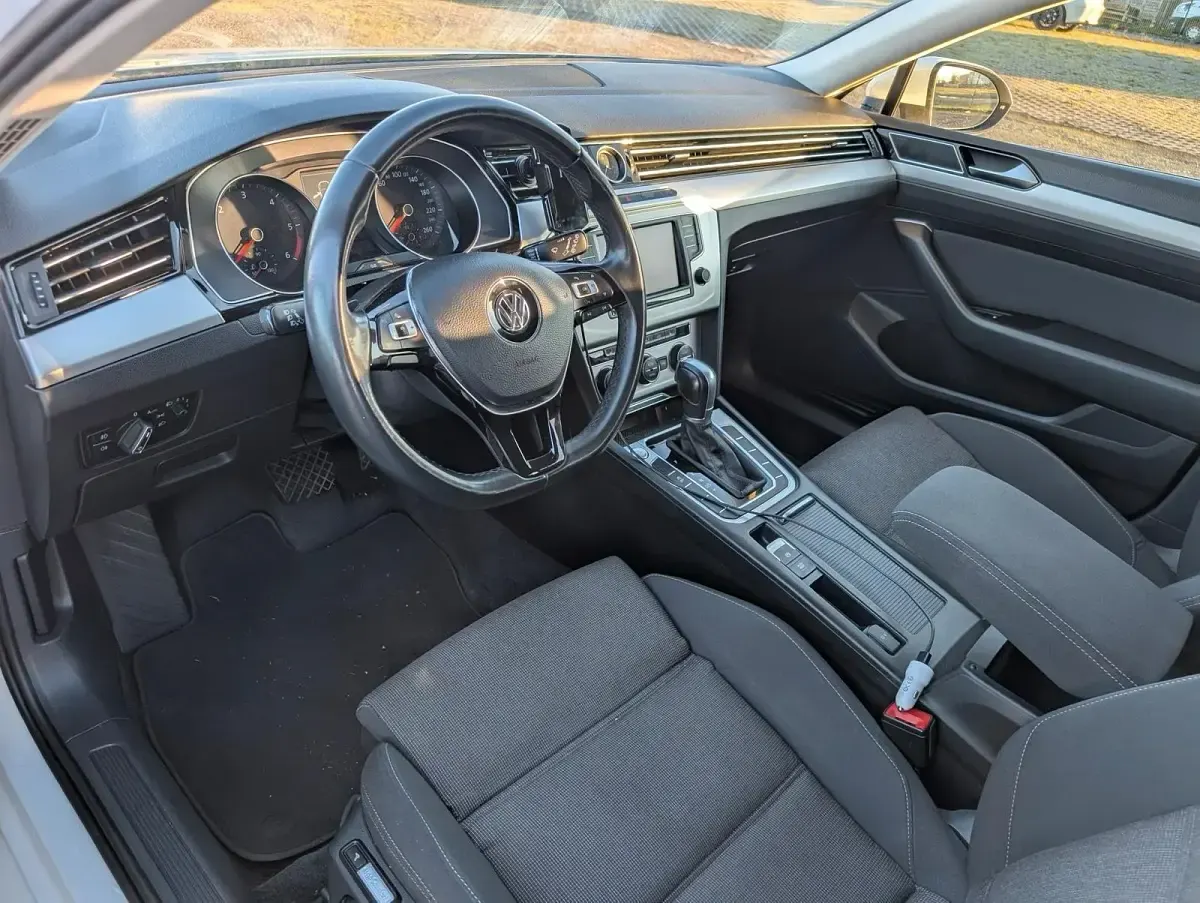 Gebraucht VW Passat 150 PS (110 kW) 2016 Weiß Kombi