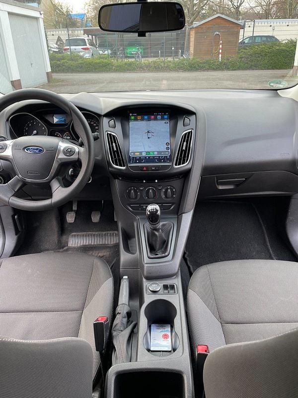 Gebraucht Ford Focus Ambiente 101 PS (74 kW) 2014 Schwarz Kombi