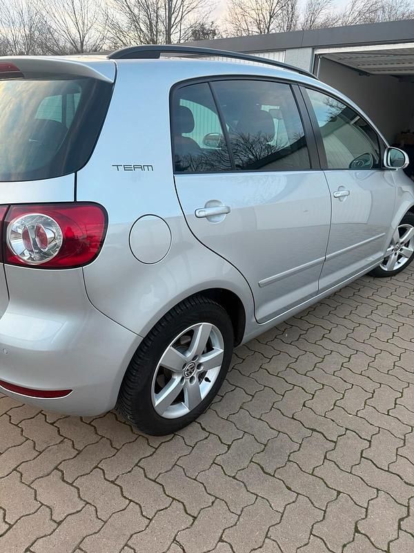 Gebraucht VW Golf VI Team 105 PS (77 kW) 2010 Silber Kleinwagen