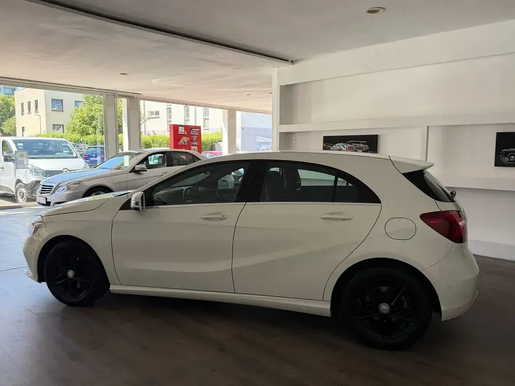 Gebraucht Mercedes A180 Style 122 PS (89 kW) 2016 Weiß Kleinwagen