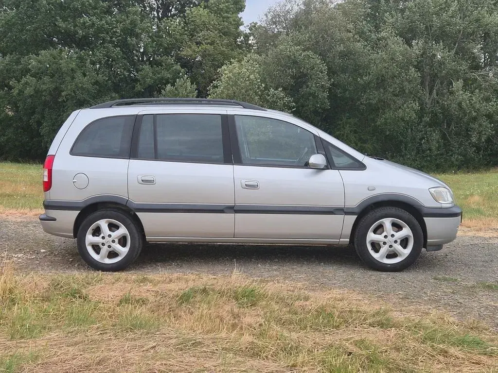 Gebraucht Opel Zafira Elegance 125 PS (91 kW) 2003 Silber Van / Kleinbus