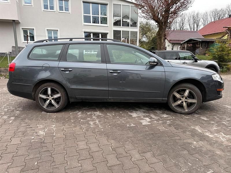 Gebraucht VW Passat 122 PS (89 kW) 2011 Grau Kombi
