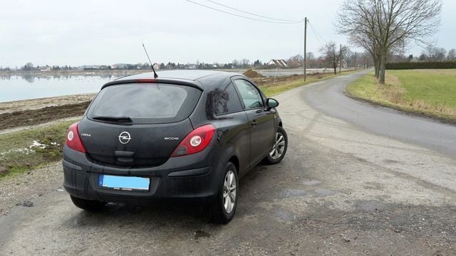 Gebraucht Opel Corsa 75 PS (55 kW) 2014 Schwarz metallic Limousine