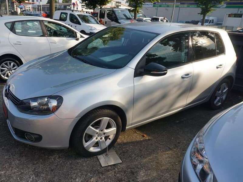 Reflexsilber metallic Gebraucht 2012 VW Golf VII Style Kleinwagen | 9.990 € (Etwas zu teuer) - Bild 1/4