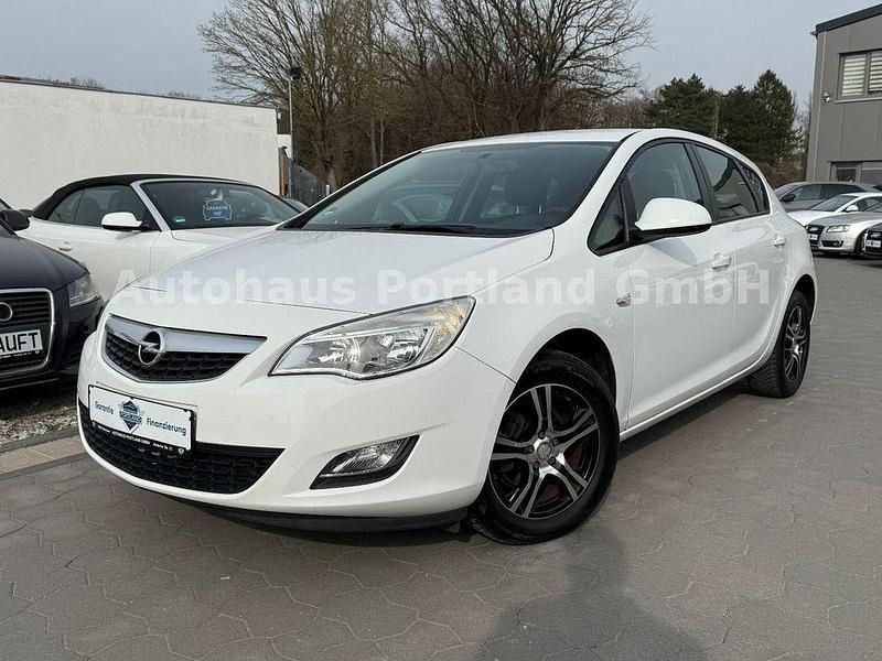 Gebraucht Opel Astra Selection 87 PS (63 kW) 2010 Weiß Limousine