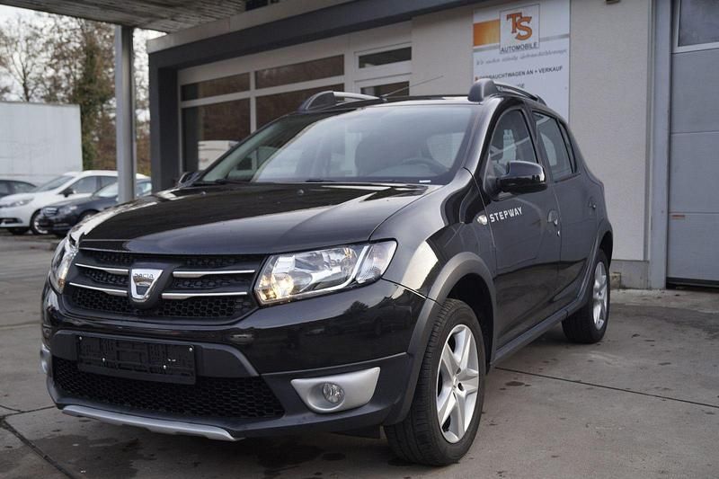 Schwarz Gebraucht 2016 Dacia Sandero Prestige SUV | 6.490 € (Guter Preis) - Bild 1/4