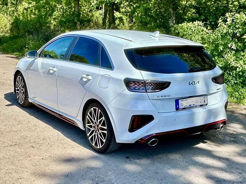Gebraucht Kia Ceed GT GT 204 PS (150 kW) 2023 Weiß Limousine