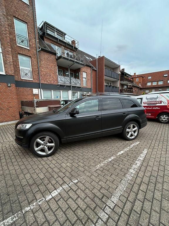Grau Gebraucht 2008 Audi Q7 Sport SUV | 11.500 € - Bild 1/4