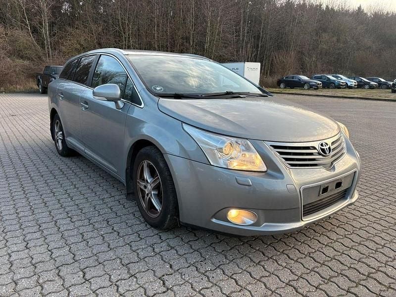 Gebraucht Toyota Avensis 147 PS (108 kW) 2009 Silber Kombi