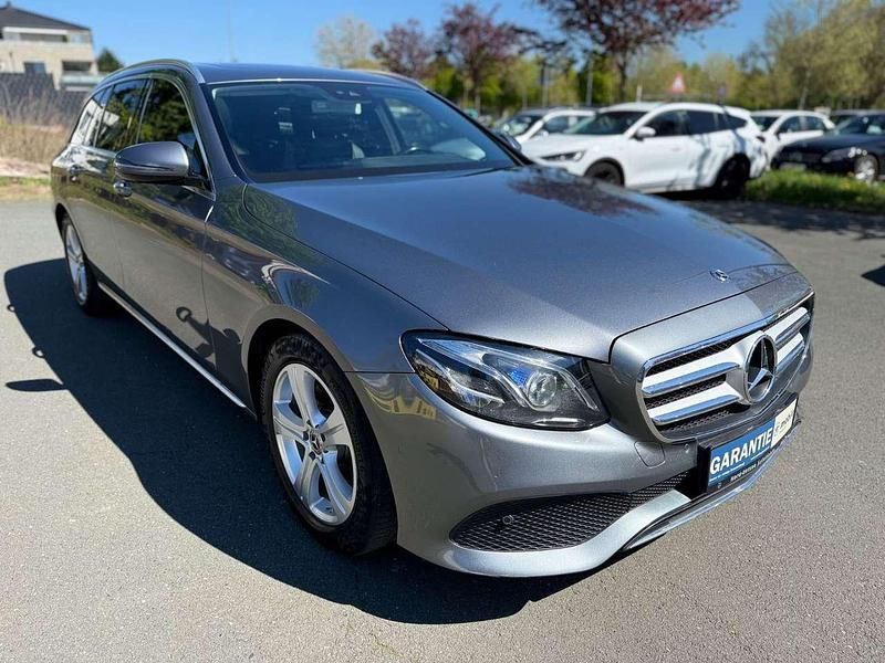 Używany Mercedes E220 Avantgarde 194 KM (142 kW) 2017 Szary Kombi