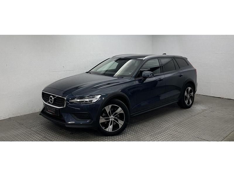 Denim blue (metallic) Gebraucht 2022 Volvo V60 CC Kombi | 33.859 € (Superpreis) - Bild 1/4