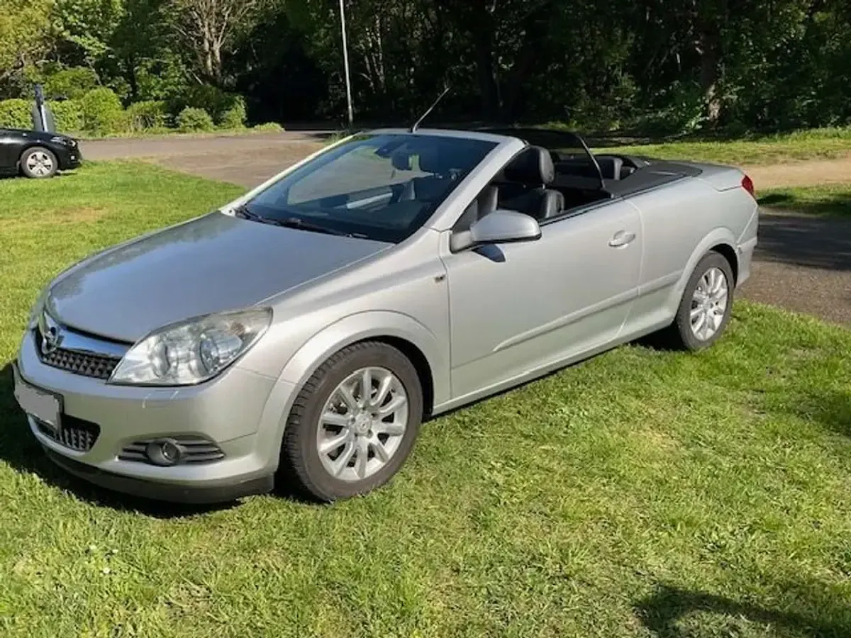 Gebraucht Opel Astra Cabriolet 150 PS (110 kW) 2007 Silber Cabrio