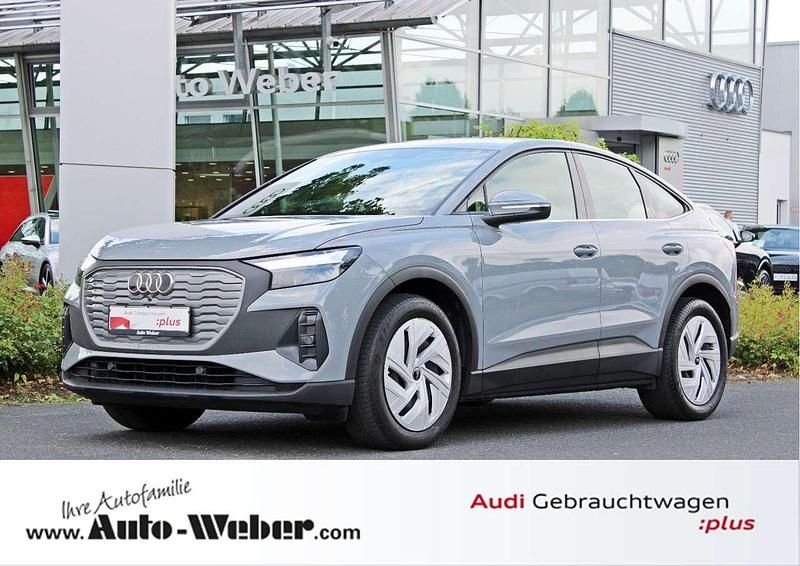 Grau Gebraucht 2022 Audi Q4 Sportback e-tron Basis SUV | 26.360 € (Guter Preis) - Bild 1/4
