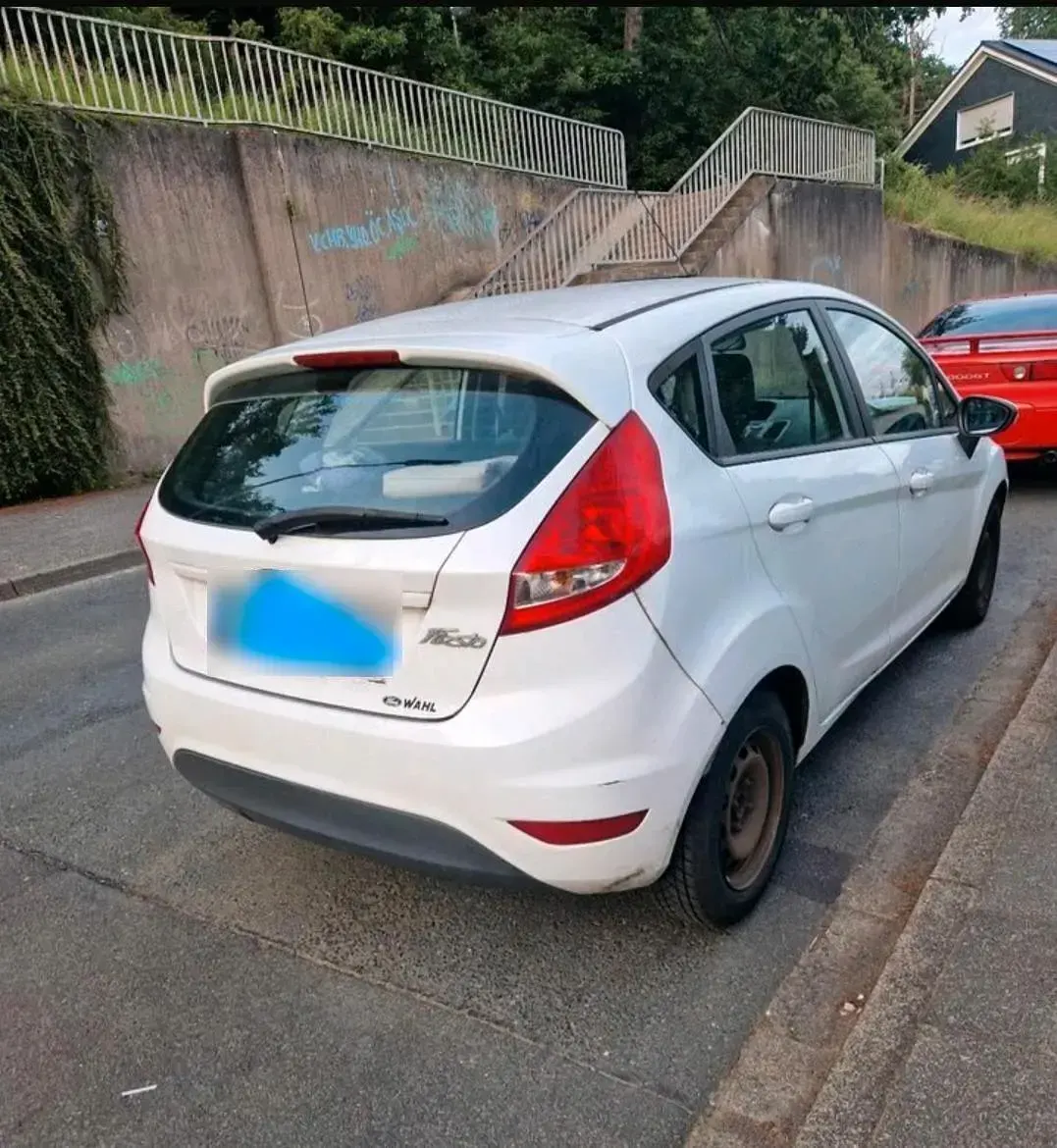 Gebraucht Ford Fiesta 85 PS (62 kW) 2009 Weiß Limousine